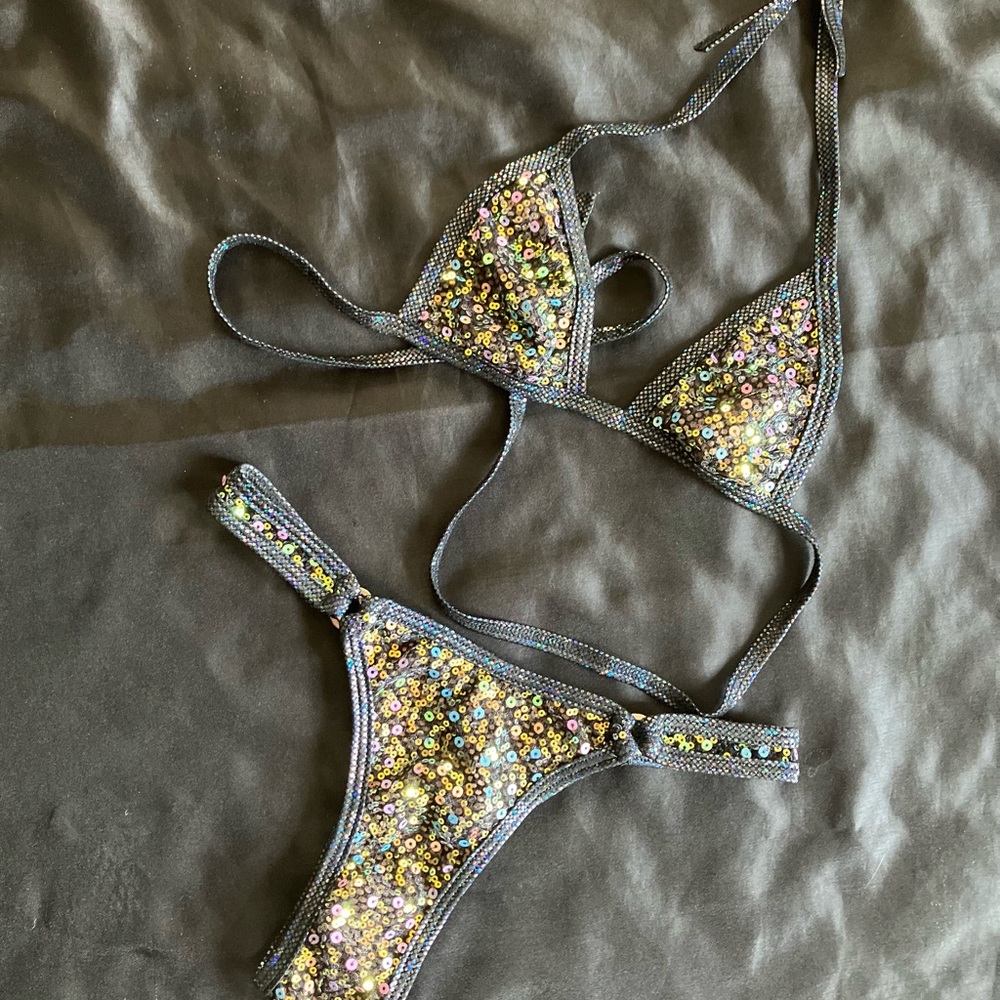 Sequin Triangle Bra Set - Picture 2 of 5